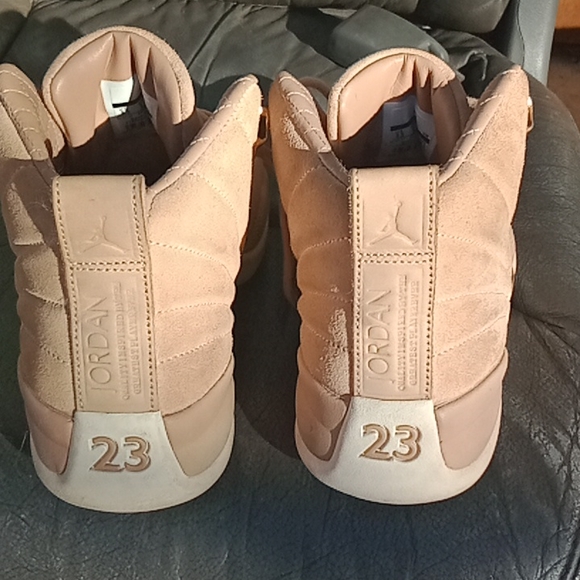 Woman's Jordans - Picture 3 of 5